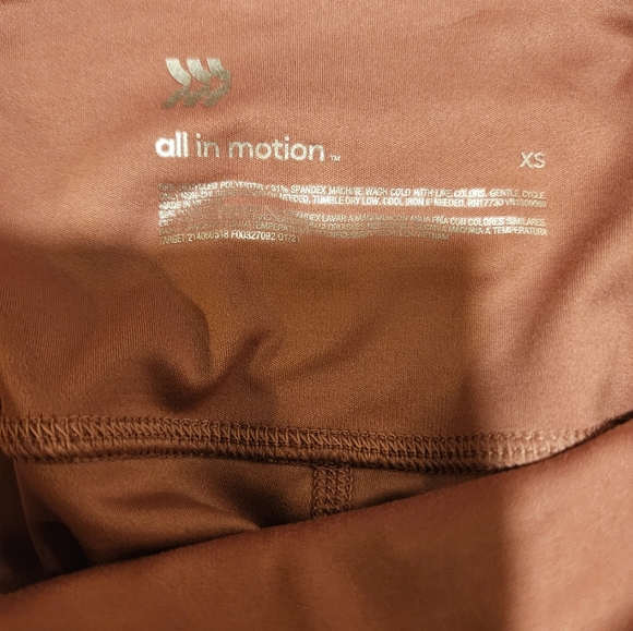 All in Motion Ultra Highrise Crop Yoga Pants Womens XS Rose Ruched Hem 2 Pockets - Picture 8 of 9